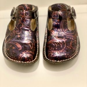 Alegria Black w/ Purple paisley print size  women’s 5.5 or Youth 5